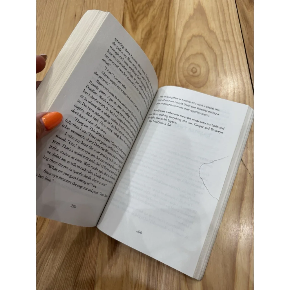 One of Us Is Lying - Paperback By McManus, Karen M - Pre Owned - Picture 5 of 6